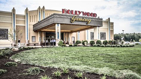 Visit Hollywood Gaming at Mahoning Valley Race Course